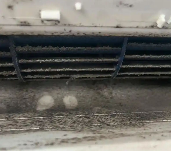 都安空调吹的风有股烧焦味是怎么回事